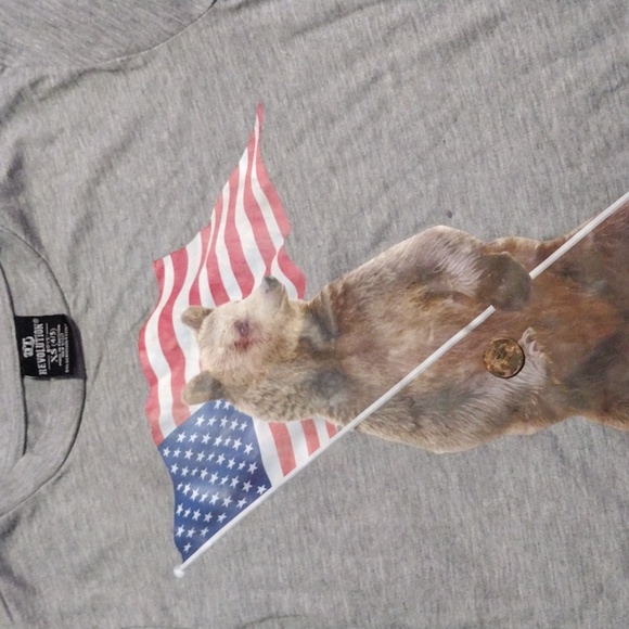 Boys Revolution Bear with American flag shirt size 4/5 - Picture 2 of 3
